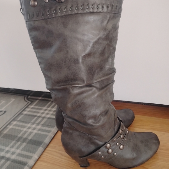 Rinaldi Leather Studded Boots - Picture 10 of 14
